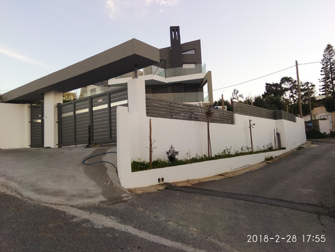 Περίφραξη οικίας και Αυλόπορτα